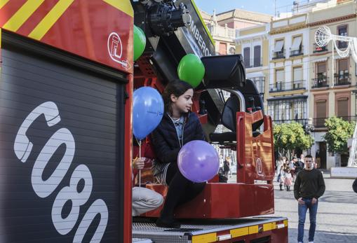 Los niños no desaprovecharon la oportunidad de subirse a los vehículos