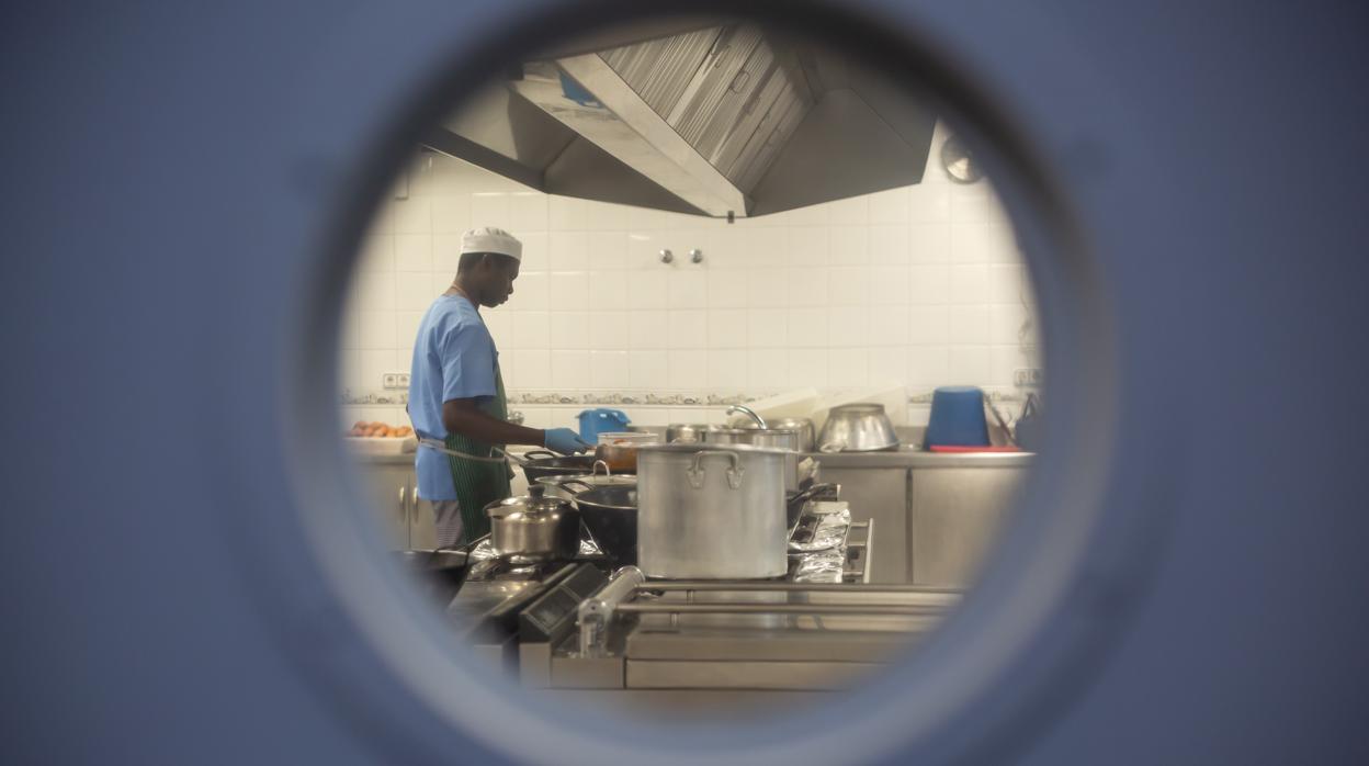 En la cocina trabaja un gran equipo de distinta procedencia