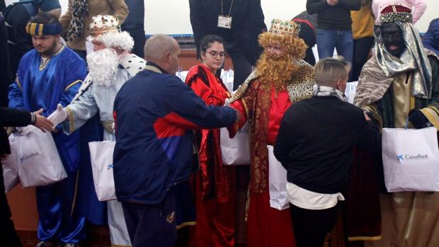 Los Reyes Magos llevan un mensaje de esperanza a los presos de Sevilla I