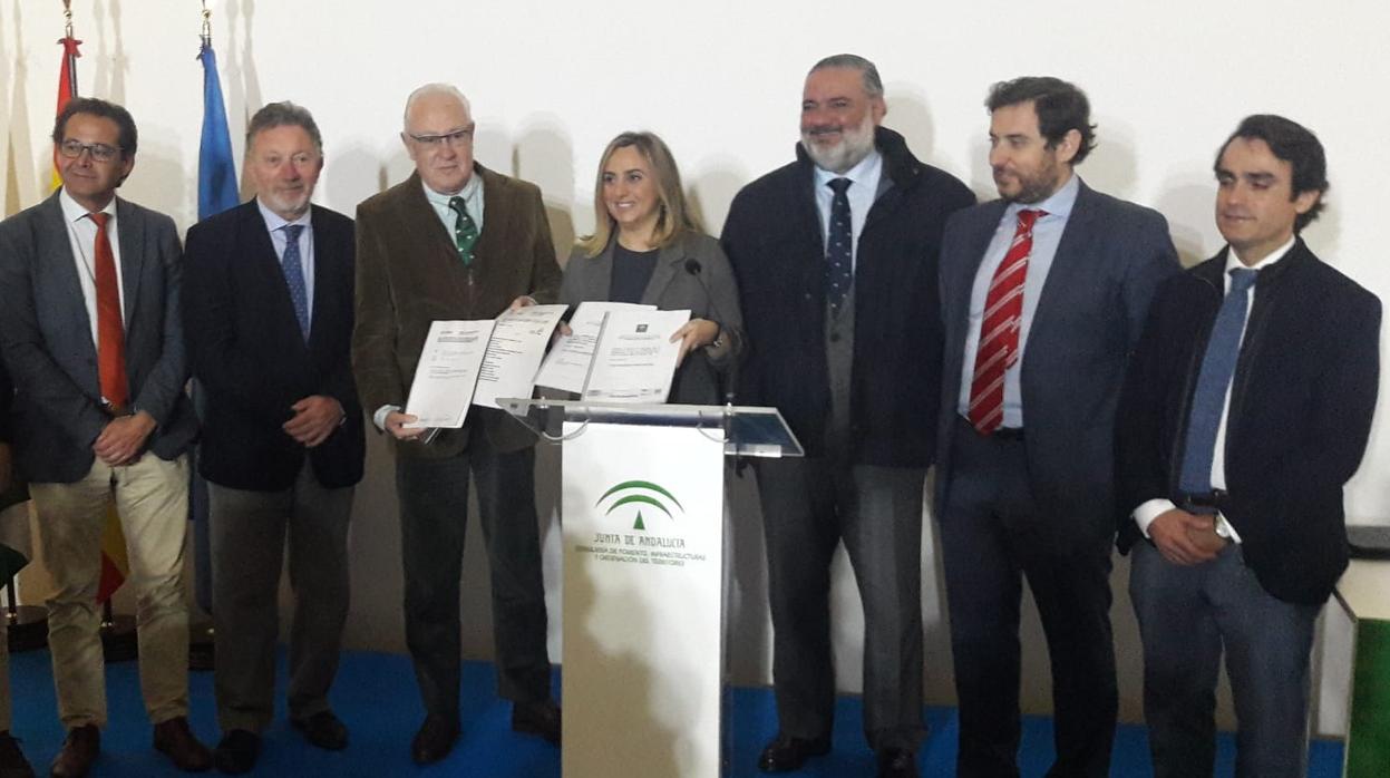 La consejera, Marifrán Carazo, presentando las novedades del metro