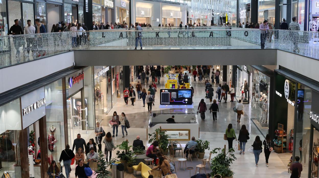 Interior del centro comercial Lagoh