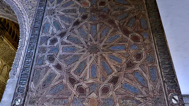 La «piedra Rosetta» del Alcázar de Sevilla: una puerta desvela que Yusuf del Aljarafe construyó el palacio