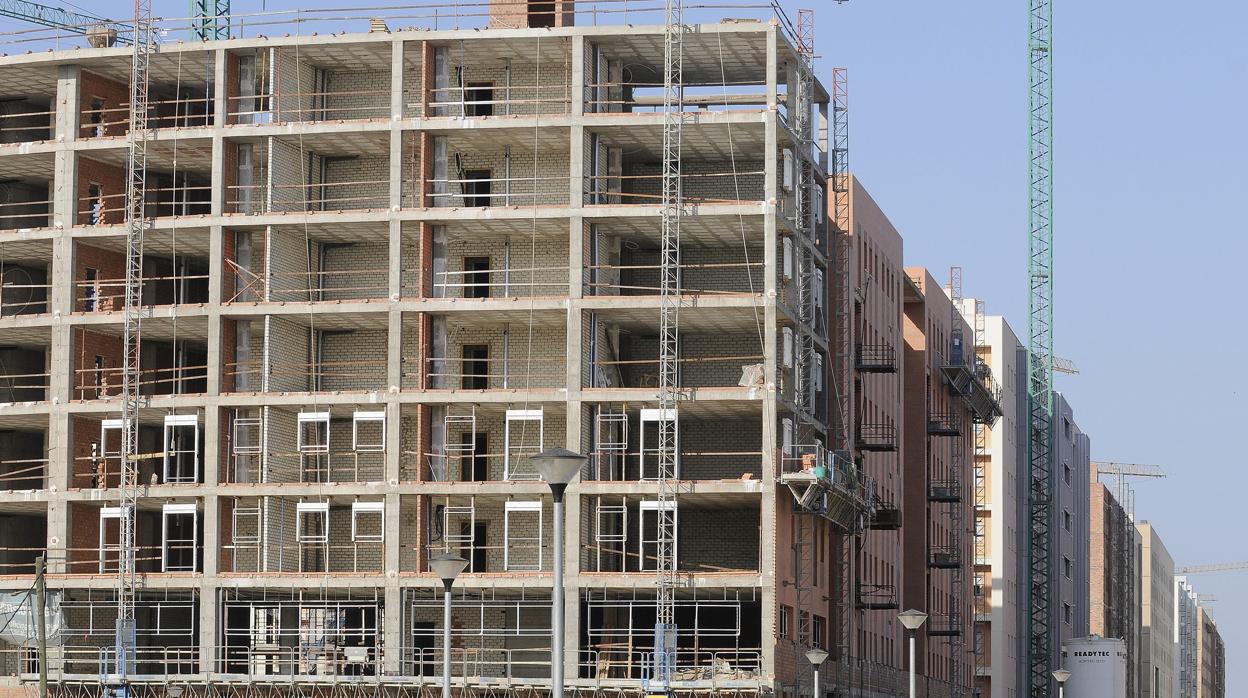 Edificio en obras en el barrio de Sevilla Este