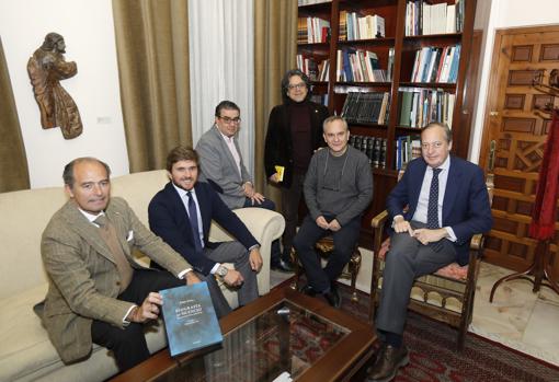 Luis Manuel Halcón Guardiola, José María Mantilla de los Ríos, Francisco Robles, Fernando Iwasaki, Pablo d'Ors y Álvaro Rodríguez Guitart, ayer en el Aula de Cultura ABC