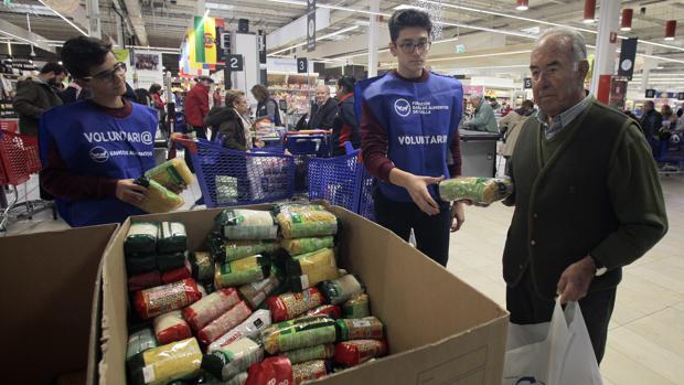 El Banco de Alimentos de Sevilla no pudo ir a 70 tiendas por falta de voluntarios