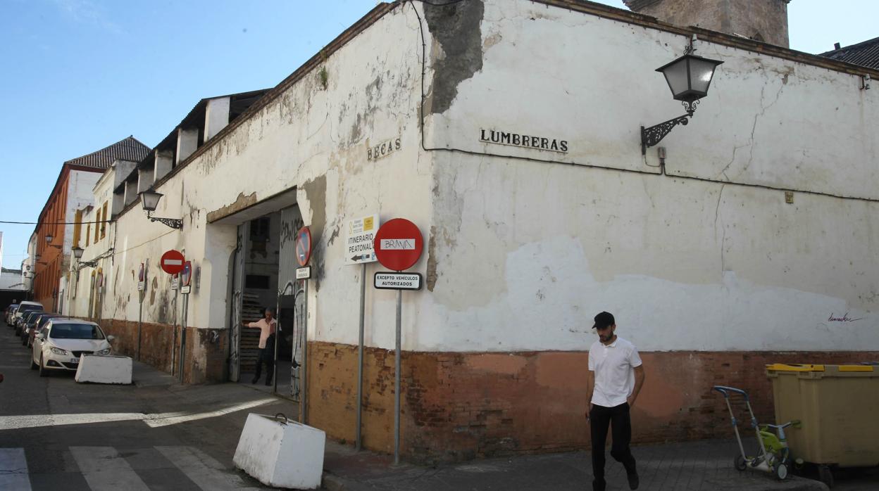 La calle Becas, que será reurbanizada, en su confluencia con Lumbreras