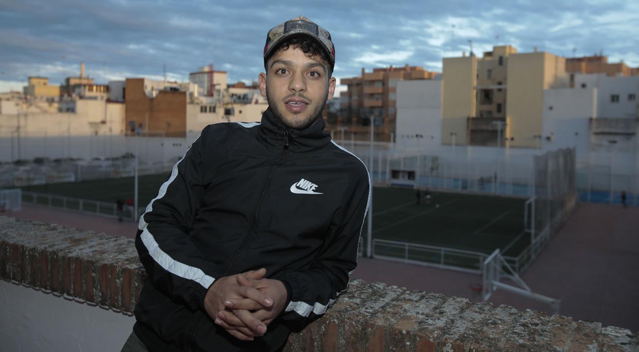 Yassine Amiri en la terraza de la comunidad Bartolomé Blanco de los salesianos de Sevilla