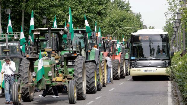 Paro agrario y cortes de carreteras el próximo día 25  ante los «ataques» al campo