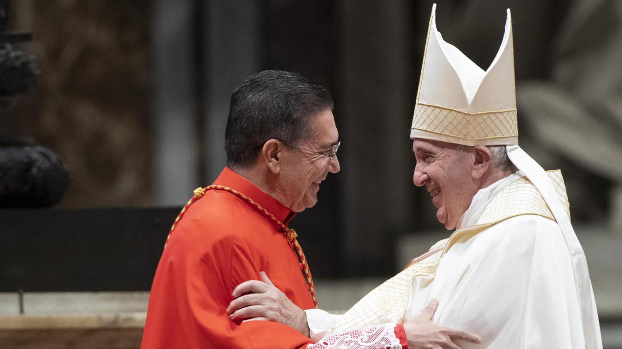 El Papa Francisco y el cardenal Ayuso, el primer purpurado sevillano en 180 años