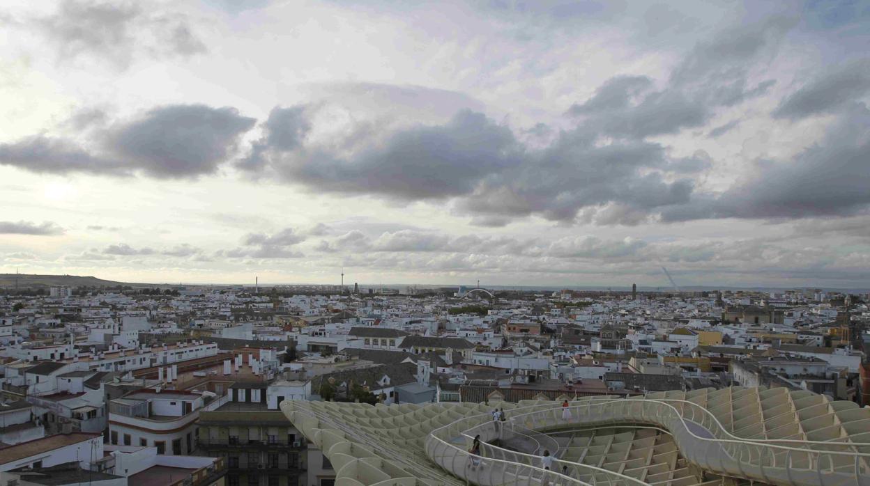 Las nubes invadirán el cielo sevillano hasta el jueves