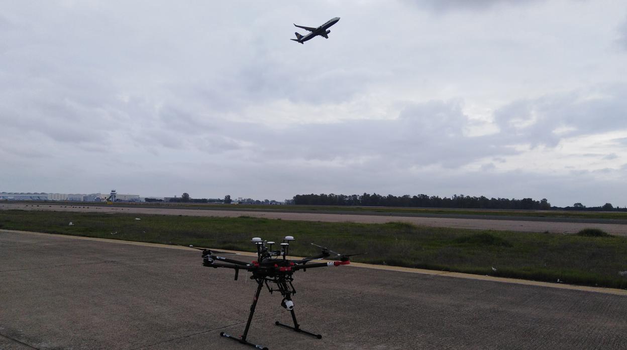 Los drones llegan al campo de vuelo del aeropuerto de Sevilla