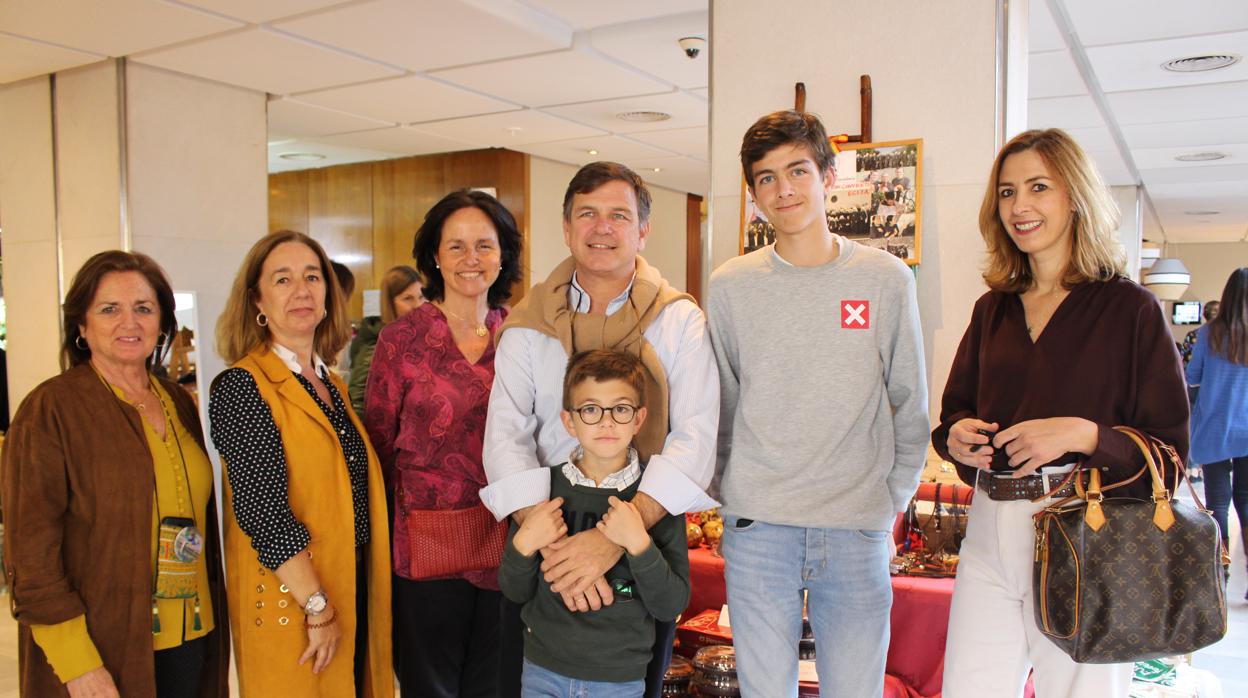 Mariam Álvarez, Charo Lora, Ángela Madariaga, Jorge Medina, Javier Medina, Jaime Medina y Marta Cambas