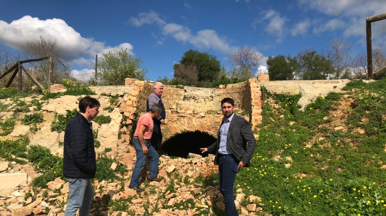 Ismael Sánchez, diputado de Adelante Andalucía, visita los hornos árabes de Albaida del Aljarafe