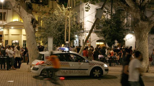 La Policía Local de Sevilla precinta diez bares en las inmediaciones de la Alameda de Hércules