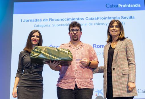 Óscar Rodríguez Román recibe su premio