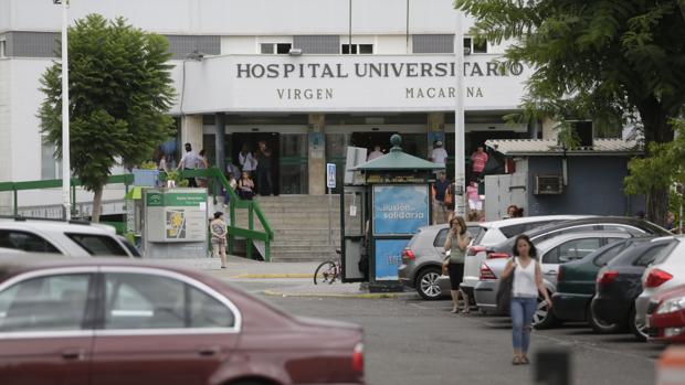 Aíslan a dos pacientes por posible coronavirus en el hospital Virgen Macarena