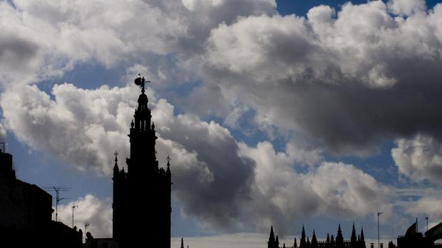 El tiempo en Sevilla: las tímidas lluvias dan paso a un inicio de semana estable pero nuboso