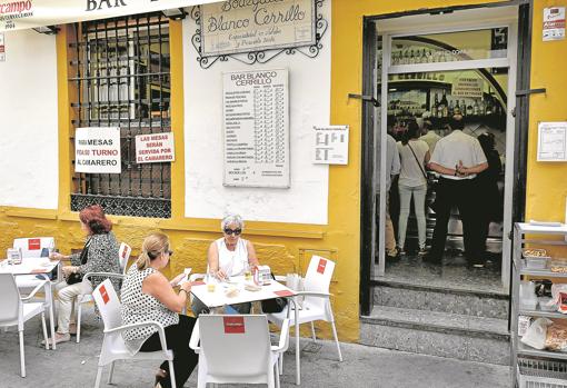 Terraza de la bodega Blanco Cerrillo