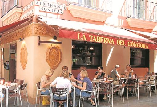 Clientes en la Taberna del Góngora