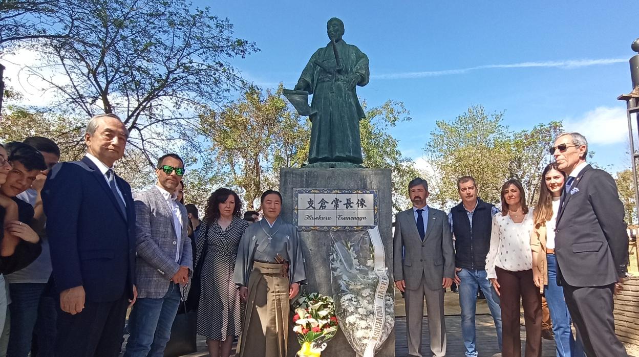 Ofrenda floral en Coria del Río por las víctimas del 11-M y del terremoto y tsunami de Japón de 2011