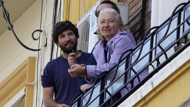 La Sevilla de los balcones: sin banderas, pero unidos frente al coronavirus