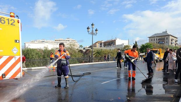 Lipasam reforzará el baldeo de las calles durante el coronavirus en Sevilla