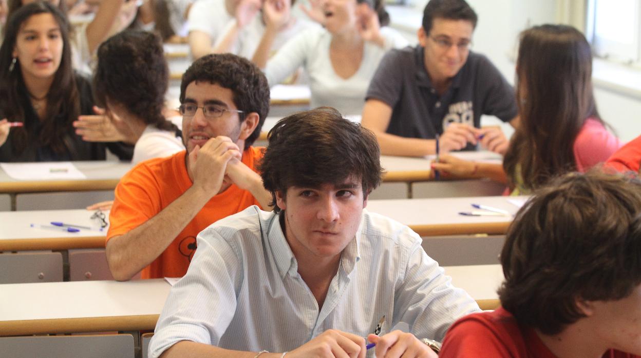 Exámenes de Selectividad en una foto de archivo