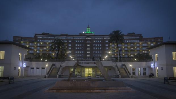 La luz verde esperanza de la cúpula del Virgen del Rocío se mantendrá mientras dure la pandemia