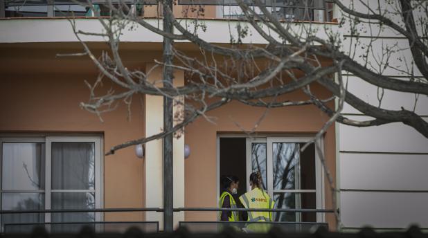 Trasladan al hotel Alcora a cuatro mayores de una residencia de El Viso