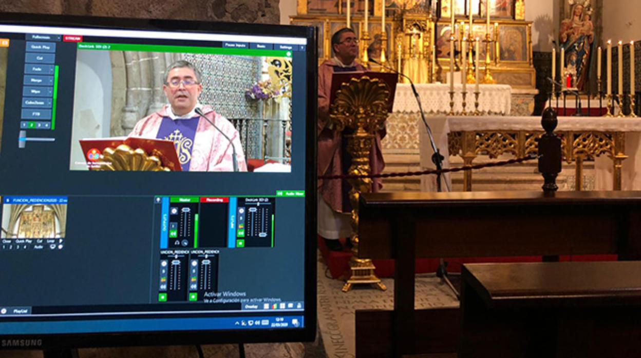 Retransmisión de una misa de Cuaresma desde la capilla del Consejo de Cofradías