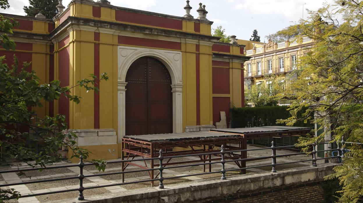 Una parihuela junto la capilla del Rectorado, sede de la hermandad de Los Estudiantes