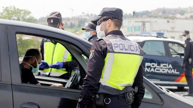 Atascos en las salidas a Huelva y Cádiz a pesar del estado de alarma decretado