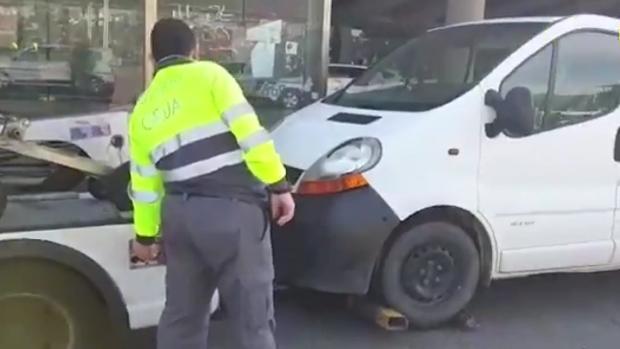 Interceptada en Santa Justa una furgoneta que transportaba ilegalmente a temporeros a Huelva