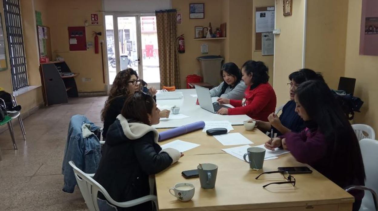 Una imagen tomada antes de la crisis sanitaria en el local desde donde opera la asociación de empleadas del hogar