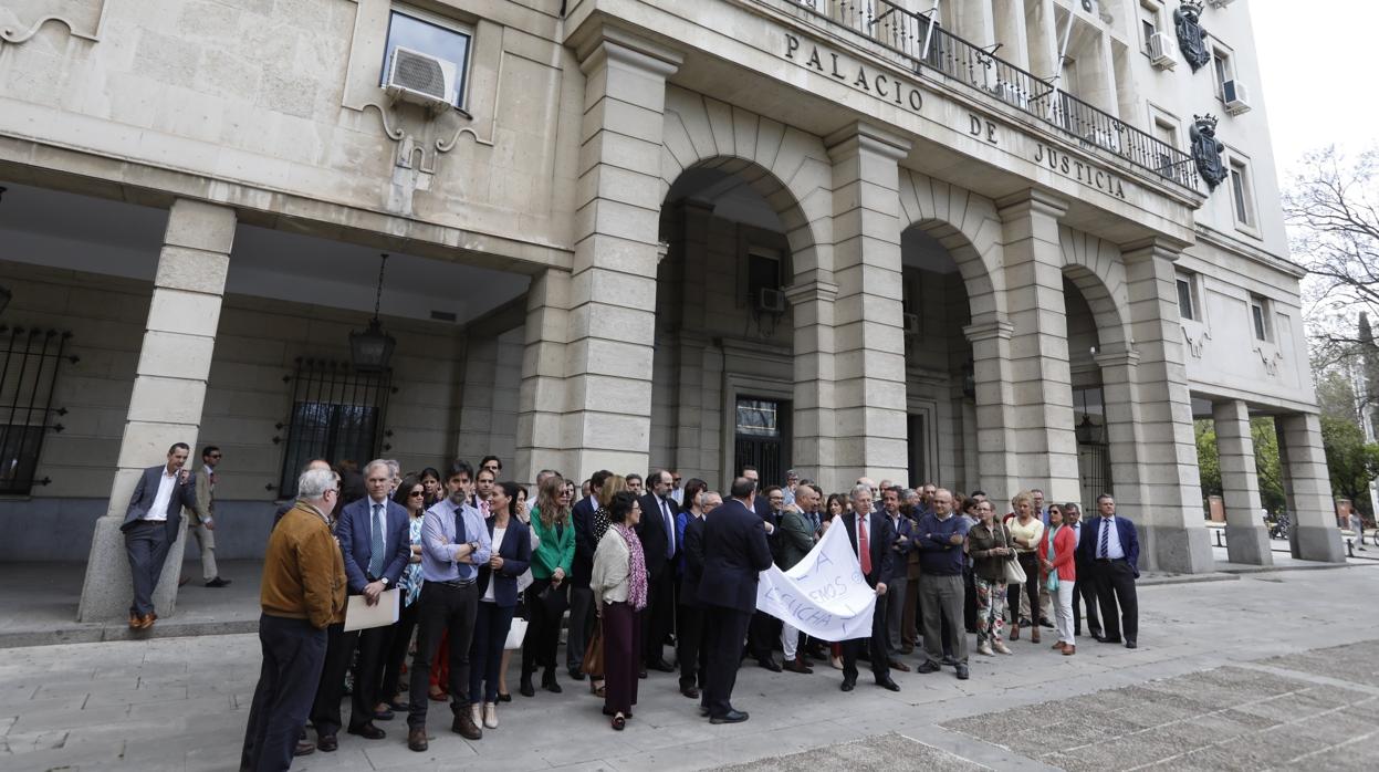 Concentración de jueces ante la Audiencia Provincial en mayo de 2018