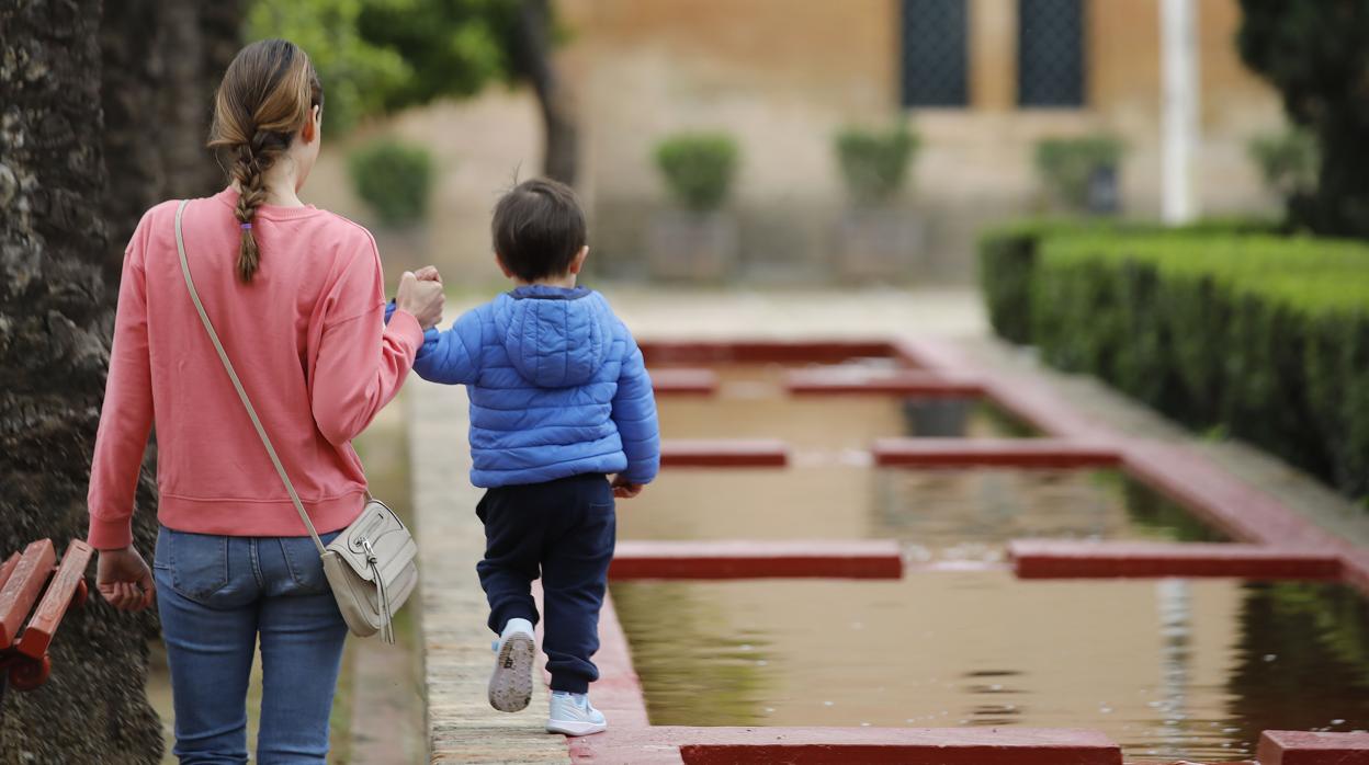 Paseo de un niño por el parque el pasado sábado