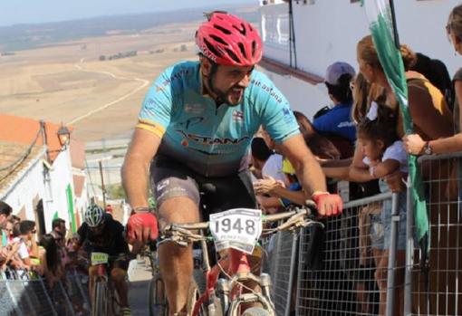 Alejandro Pérez con su bici