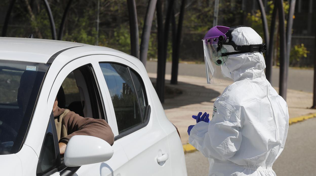 Recogida rápida de muestras en un hospital de Sevilla