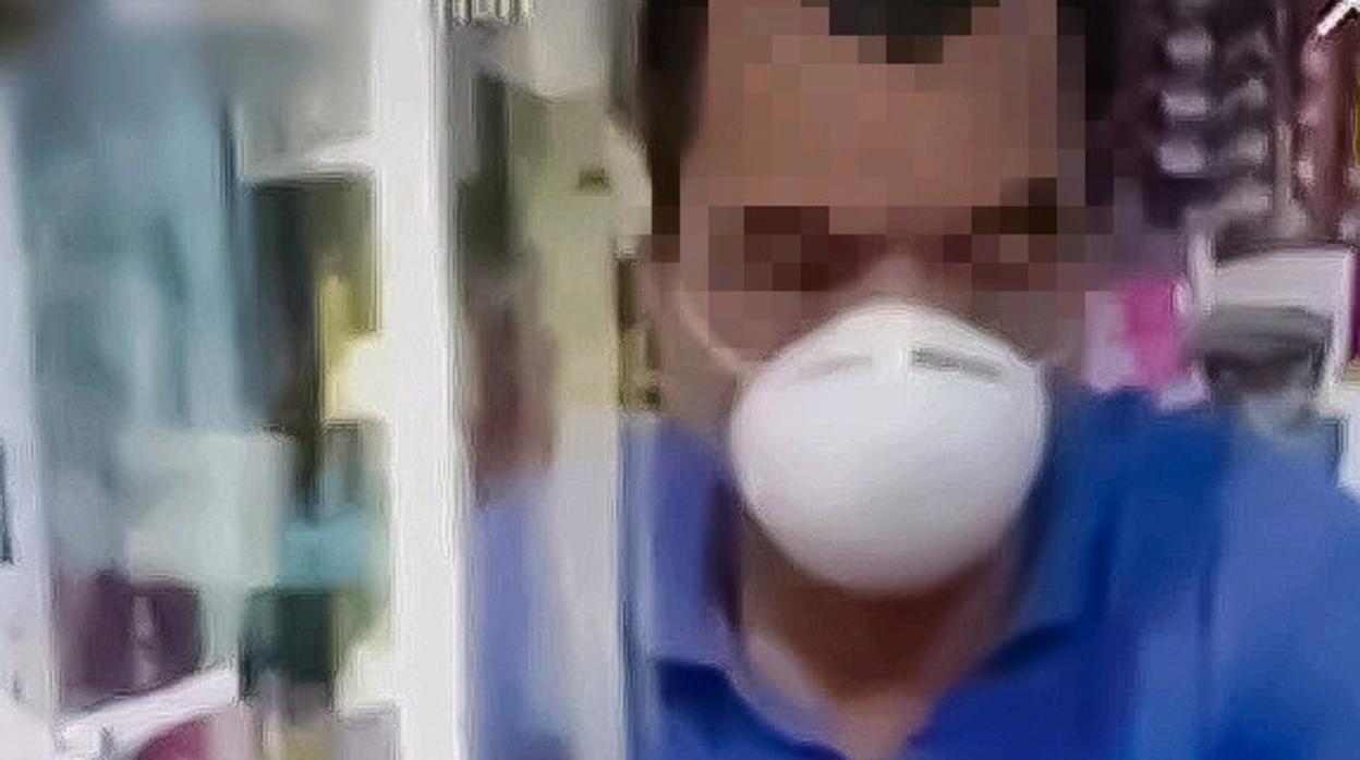 Fotograma del vídeo publicado por el joven denunciado