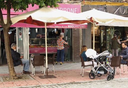 Los bares podrán abrir al público su local interior