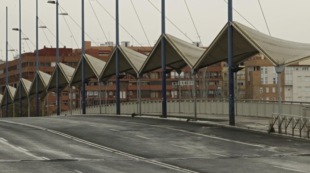 El puente del Cachorro, sin tráfico uno de los días de estado de alarma