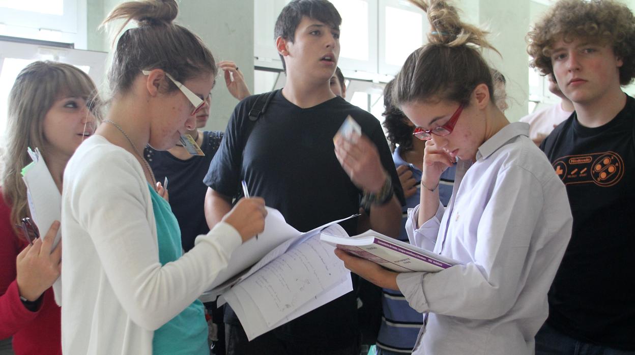 Estudiantes en las pruebas de Selectividad de la UPO