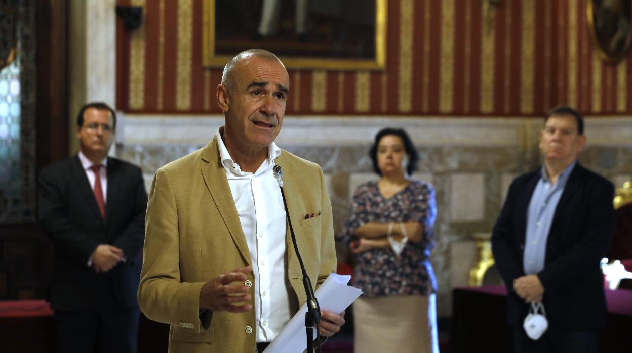 Antonio Muñoz, tras la reunión con la patronal y el colectivo vecinal