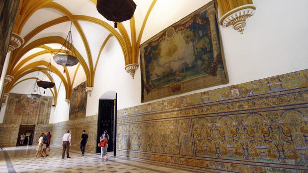 Patrimonio aprueba la restauración de los revestimientos cerámicos del Palacio Gótico del Alcázar de Sevilla