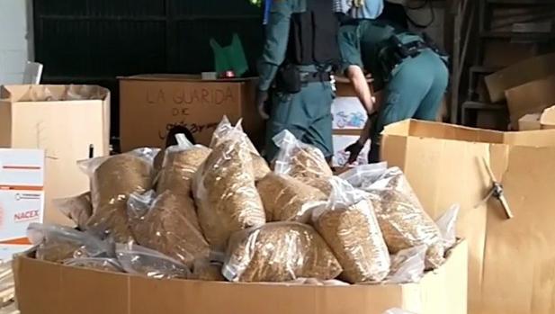 La Guardia Civil desarticula en Sevilla una red de contrabando de tabaco