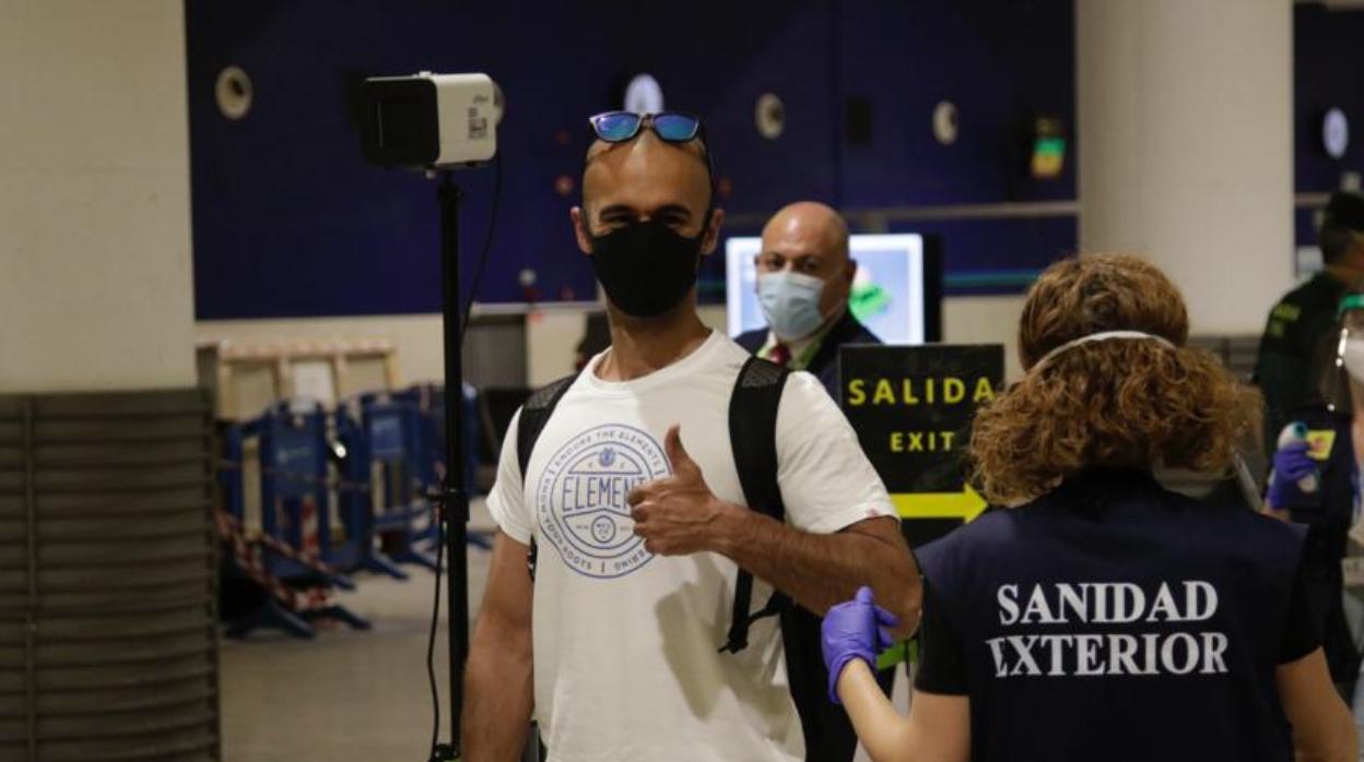 Uno de los pasajeros al llegar a Sevilla