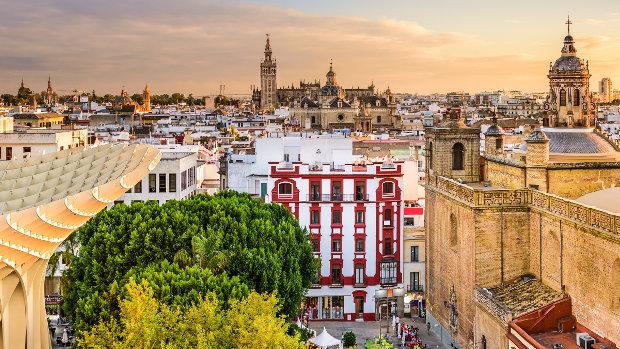 Piscinas, terraceo y buena comida: este verano, visita los hoteles de Sevilla