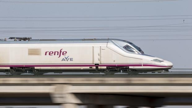 Renfe pide ajustar a la baja las circulaciones en el AVE de Sevilla a Madrid ante el descenso de viajeros