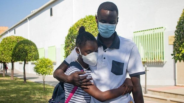 El regalo de cumpleaños de Cheikh a su hija de 14 años: un riñón que le devolvió la vida y la sonrisa