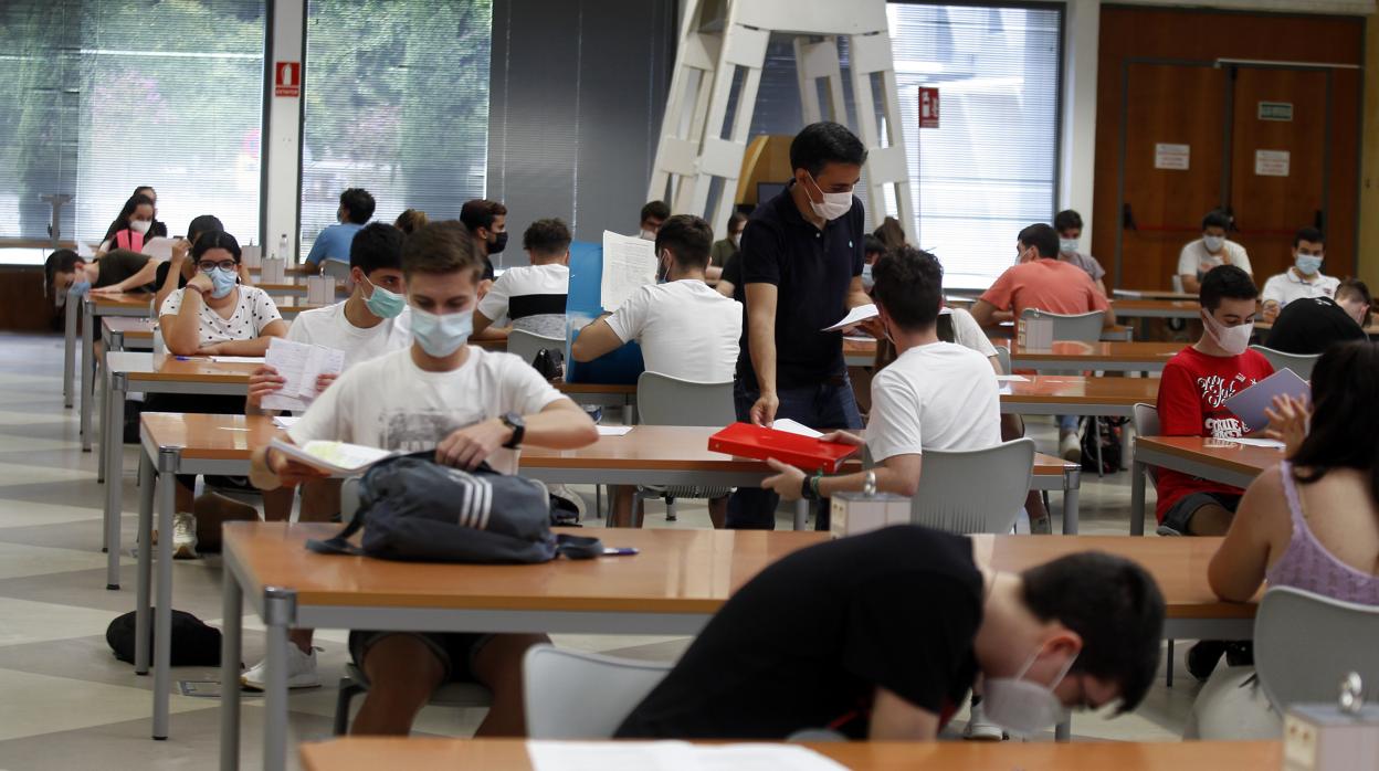 Estudiantes durante la pasada Selectividad